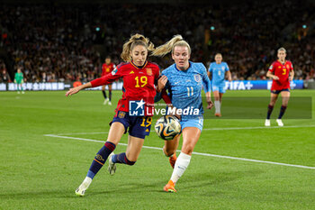 2023-08-20 - Lauren Hemp (11) of England tussles with Olga Carmona (19) of Spain during the 2023 FIFA Women’s World Cup Final football match between Spain and England on 20 August 2023 at Stadium Australia in Sydney, Australia - FOOTBALL - WOMEN'S WORLD CUP 2023 - FINAL - SPAIN V ENGLAND - FIFA WORLD CUP - SOCCER