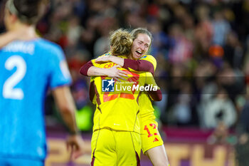 2023-08-20 - Oihane Hernandez (12) and Cata Coll (23) of Spain celebrate at full time during the 2023 FIFA Women’s World Cup Final football match between Spain and England on 20 August 2023 at Stadium Australia in Sydney, Australia - FOOTBALL - WOMEN'S WORLD CUP 2023 - FINAL - SPAIN V ENGLAND - FIFA WORLD CUP - SOCCER