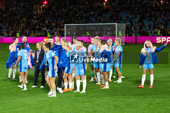 2023-08-20 - England players watch Spain receive their winners medals during the 2023 FIFA Women’s World Cup Final football match between Spain and England on 20 August 2023 at Stadium Australia in Sydney, Australia - FOOTBALL - WOMEN'S WORLD CUP 2023 - FINAL - SPAIN V ENGLAND - FIFA WORLD CUP - SOCCER