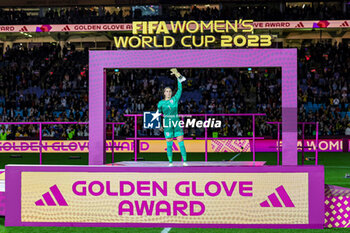 2023-08-20 - Mary Earps (1) of England wins the Golden Glove Award during the 2023 FIFA Women’s World Cup Final football match between Spain and England on 20 August 2023 at Stadium Australia in Sydney, Australia - FOOTBALL - WOMEN'S WORLD CUP 2023 - FINAL - SPAIN V ENGLAND - FIFA WORLD CUP - SOCCER