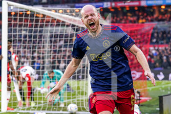 2023-01-22 - Davy Klaassen of Ajax celebrating scoring his sides first goal 1-1 during the Netherlands championship Eredivisie football match between Feyenoord and Ajax on January 22, 2023 at Stadion Feijenoord in Rotterdam, Netherlands - FOOTBALL - NETHERLANDS CHAMP - FEYENOORD V AJAX - NETHERLANDS EREDIVISIE - SOCCER