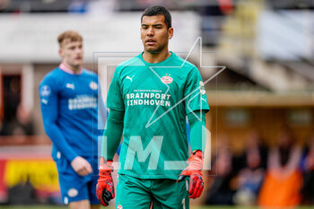 2023-04-16 - Walter Benitez of PSV during the Netherlands championship Eredivisie football match between FC Volendam and PSV on April 16, 2023 at Kras Stadion in Volendam, Netherlands - FOOTBALL - NETHERLANDS CHAMP - VOLENDAM V PSV - NETHERLANDS EREDIVISIE - SOCCER