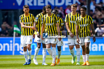 2023-05-28 - Marco van Ginkel of Vitesse celebrates with his team mates after scoring his sides first goal during the Netherlands championship Eredivisie football match between Feyenoord and Vitesse on May 28, 2023 at Stadion Feijenoord in Rotterdam, Netherlands - FOOTBALL - NETHERLANDS CHAMP - FEYENOORD V VITESSE - NETHERLANDS EREDIVISIE - SOCCER