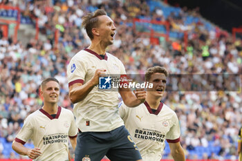 2023-08-19 - Luuk de Jong of PSV celebrates his goal during the Netherlands championship Eredivisie football match between Vitesse and PSV on August 19, 2023 at GelreDome in Arnhem, Netherlands - FOOTBALL - NETHERLANDS CHAMP - VITESSE V PSV - NETHERLANDS EREDIVISIE - SOCCER