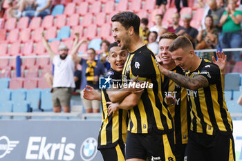 2023-08-19 - Marco van Ginkel of Vitesse celebrates his goal with his team mates during the Netherlands championship Eredivisie football match between Vitesse and PSV on August 19, 2023 at GelreDome in Arnhem, Netherlands - FOOTBALL - NETHERLANDS CHAMP - VITESSE V PSV - NETHERLANDS EREDIVISIE - SOCCER