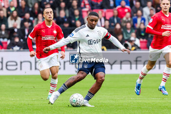 2023-10-29 - Steven Bergwijn of AFC Ajax during the Netherlands championship Eredivisie football match between PSV and AFC Ajax on October 29, 2023 at Philips Stadion in Eindhoven, Netherlands - FOOTBALL - NETHERLANDS CHAMP - PSV V AJAX - NETHERLANDS EREDIVISIE - SOCCER