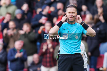 2023-10-29 - Referee Danny Makkelie during the Netherlands championship Eredivisie football match between PSV and AFC Ajax on October 29, 2023 at Philips Stadion in Eindhoven, Netherlands - FOOTBALL - NETHERLANDS CHAMP - PSV V AJAX - NETHERLANDS EREDIVISIE - SOCCER