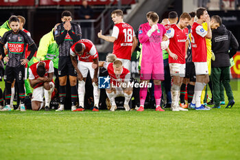 2023-10-29 - Players of NEC, players of AZ protecting the privacy of Bas Dost of NEC who is down on the ground during the Netherlands championship Eredivisie football match between AZ and NEC on October 29, 2023 at AFAS Stadion in Alkmaar, Netherlands - FOOTBALL - NETHERLANDS CHAMP - AZ V NEC - NETHERLANDS EREDIVISIE - SOCCER