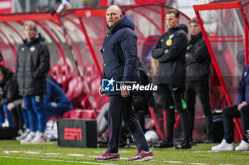 2023-11-25 - Coach Joseph Oosting of FC Twente during the Netherlands championship Eredivisie football match between FC Twente and PSV on November 25, 2023 at De Grolsch Veste in Enschede, Netherlands - FOOTBALL - NETHERLANDS CHAMP - TWENTE V PSV - NETHERLANDS EREDIVISIE - SOCCER
