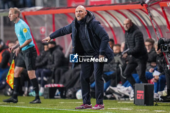 2023-11-25 - Coach Joseph Oosting of FC Twente during the Netherlands championship Eredivisie football match between FC Twente and PSV on November 25, 2023 at De Grolsch Veste in Enschede, Netherlands - FOOTBALL - NETHERLANDS CHAMP - TWENTE V PSV - NETHERLANDS EREDIVISIE - SOCCER