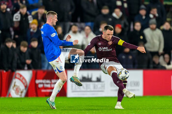 2023-12-06 - Lawrence Shankland of Hearts and John Lundstram of Rangers during the Scottish championship Premiership football match between Heart of Midlothian and Rangers on 6 December 2023 at Tynecastle Park in Edinburgh, Scotland - FOOTBALL - SCOTTISH CHAMP - HEART OF MIDLOTHIAN V RANGERS - SCOTTISH PREMIERSHIP - SOCCER