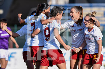 2023-01-14 - AS Roma players celebrate after a goal - ACF FIORENTINA VS AS ROMA - ITALIAN SERIE A WOMEN - SOCCER