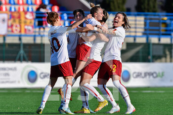 2023-01-14 - AS Roma players celebrate after a goal - ACF FIORENTINA VS AS ROMA - ITALIAN SERIE A WOMEN - SOCCER