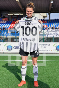 2023-02-11 - Cristiana Girelli (Juventus FC) with a shirt to celebrate her 100th gol - ACF FIORENTINA VS JUVENTUS FC - ITALIAN SERIE A WOMEN - SOCCER