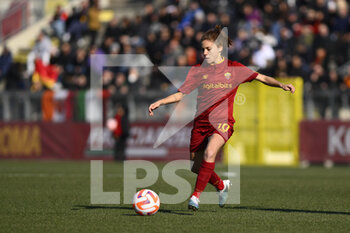 2023-02-11 - Manuela Giugliano of AS Roma Women during the 17th day of the Serie A Championship between A.S. Roma Women and F.C. Inter Women at the Stadio Tre Fontane on 11th of February, 2023 in Rome, Italy. - AS ROMA VS INTER - FC INTERNAZIONALE - ITALIAN SERIE A WOMEN - SOCCER