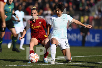 2023-02-11 - Giada Greggi of AS Roma Women and Mana Mihashi of F.C. Inter Women during the 17th day of the Serie A Championship between A.S. Roma Women and F.C. Inter Women at the Stadio Tre Fontane on 11th of February, 2023 in Rome, Italy. - AS ROMA VS INTER - FC INTERNAZIONALE - ITALIAN SERIE A WOMEN - SOCCER