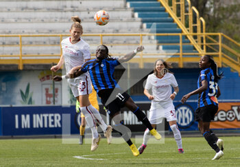 2023-04-15 - Carina Wenninger(Roma) and Tabitha Chawinga(Inter) - INTER FC INTERNAZIONALE VS AS ROMA - ITALIAN SERIE A WOMEN - SOCCER