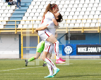 2023-04-15 - Roma Benedetta Glionna and Emilie Haavi celebrates - INTER FC INTERNAZIONALE VS AS ROMA - ITALIAN SERIE A WOMEN - SOCCER