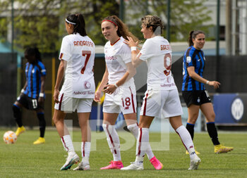 2023-04-15 - Roma´s Andressa, Benedetta Glionna and Valentina Giacinti - INTER FC INTERNAZIONALE VS AS ROMA - ITALIAN SERIE A WOMEN - SOCCER