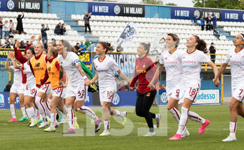 2023-04-15 - Roma Celebrates the victory - INTER FC INTERNAZIONALE VS AS ROMA - ITALIAN SERIE A WOMEN - SOCCER