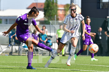 2023-04-16 - Federica Cafferata (Fiorentina) kick the ball - JUVENTUS FC VS ACF FIORENTINA - ITALIAN SERIE A WOMEN - SOCCER