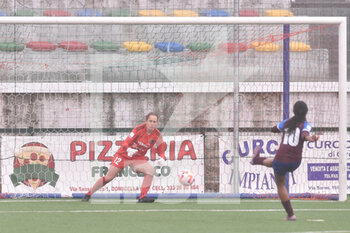 2023-04-15 - Crfistina Sena Das Neves of Pomigliano Calcio   transforms the penalty kick the Serie A Women  Between Pomigliano Calcio vs FC Como Women at Municipal Stadium of Palma Campania - POMIGLIANO VS COMO WOMEN - ITALIAN SERIE A WOMEN - SOCCER