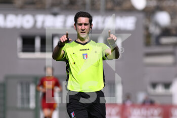 2023-04-01 - Referee Ruben Alberto Arena during the 21th day of the Serie A Championship Poule Scudetto between A.S. Roma Women and A.C. Milan Women at the stadio Tre Fontane on April 1, 2023 in Rome, Italy. - AS ROMA VS AC MILAN - ITALIAN SERIE A WOMEN - SOCCER