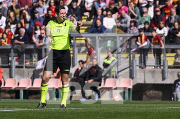 2023-04-01 - Referee Ruben Alberto Arena during the 21th day of the Serie A Championship Poule Scudetto between A.S. Roma Women and A.C. Milan Women at the stadio Tre Fontane on April 1, 2023 in Rome, Italy. - AS ROMA VS AC MILAN - ITALIAN SERIE A WOMEN - SOCCER