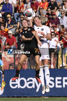 2023-09-30 - Giada Greggi of A.S. Roma Women and Emma Lipman of Como Women during the 2nd day of the Serie A Championship between A.S. Roma Women - Como Women on September 30, 2023 at the Tre Fontane Stadium in Rome, Italy. - AS ROMA VS FC COMO WOMEN - ITALIAN SERIE A WOMEN - SOCCER