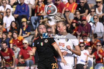 2023-09-30 - Giada Greggi of A.S. Roma Women and Emma Lipman of Como Women during the 2nd day of the Serie A Championship between A.S. Roma Women - Como Women on September 30, 2023 at the Tre Fontane Stadium in Rome, Italy. - AS ROMA VS FC COMO WOMEN - ITALIAN SERIE A WOMEN - SOCCER