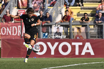 2023-09-30 - Valentina Giacinti of A.S. Roma Women score 2-0 during the 2nd day of the Serie A Championship between A.S. Roma Women - Como Women on September 30, 2023 at the Tre Fontane Stadium in Rome, Italy. - AS ROMA VS FC COMO WOMEN - ITALIAN SERIE A WOMEN - SOCCER