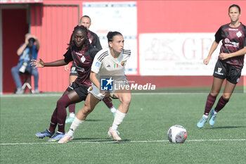 2023-10-07 - Evelyune Viens of AS Roma competes for the ball with \p7\ during Serie A Women between Pomigliano CF vs AS Roma at Amerigo Liguori Stadium - POMIGLIANO WOMEN VS AS ROMA - ITALIAN SERIE A WOMEN - SOCCER