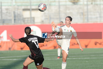 2023-10-07 - Caludia Ciccotti of AS Roma competes for the ball with Amir Rrahmano of SSC Napoli during Serie A Women between Pomigliano CF vs AS Roma at Amerigo Liguori Stadium - POMIGLIANO WOMEN VS AS ROMA - ITALIAN SERIE A WOMEN - SOCCER