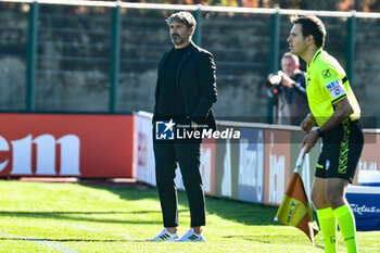 2023-11-05 - Alessandro Spugna coach AS Roma during Serie A Femminile match between Juventus and AS Roma at Stadio La Marmora, Biella - JUVENTUS FC VS AS ROMA - ITALIAN SERIE A WOMEN - SOCCER