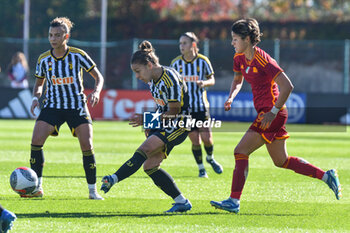 2023-11-05 - Boattin passes the ball for Juventus during Serie A Femminile match between Juventus and AS Roma at Stadio La Marmora, Biella - JUVENTUS FC VS AS ROMA - ITALIAN SERIE A WOMEN - SOCCER