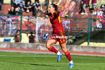 2023-11-05 - Viens celebrates scoring her team's first goal to make the score 3-0 for AS Roma during Serie A Femminile match between Juventus and AS Roma at Stadio La Marmora, Biella - JUVENTUS FC VS AS ROMA - ITALIAN SERIE A WOMEN - SOCCER