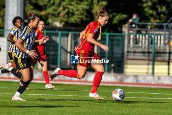2023-11-05 - Tomaselli in action for AS Roma during
Serie A Femminile match between Juventus and AS Roma at Stadio La Marmora, Biella - JUVENTUS FC VS AS ROMA - ITALIAN SERIE A WOMEN - SOCCER