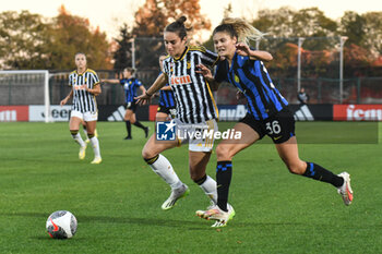 2023-11-18 - Lenzini of Juventus contrast Cambiaghi of Inter during Serie A Women match between Juventus and Inter at Stadio Pozzo, Biella (BI) - JUVENTUS FC VS FC INTERNAZIONALE WOMEN - ITALIAN SERIE A WOMEN - SOCCER