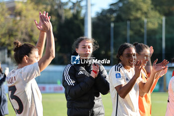 2023-11-19 - Roma Women celebrates the victory - US SASSUOLO VS AS ROMA - ITALIAN SERIE A WOMEN - SOCCER