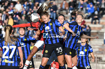 2023-11-25 - aerial contrast during Serie A Femminile match between Inter Women and AC Milan Women at Arena Civica Gianni Brera, Milano - FC INTERNAZIONALE WOMEN VS AC MILAN - ITALIAN SERIE A WOMEN - SOCCER