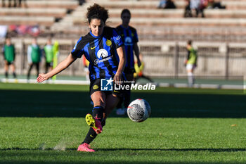 2023-11-25 - Karchouni of Inter shoots during Serie A Femminile match between Inter Women and AC Milan Women at Arena Civica Gianni Brera, Milano - FC INTERNAZIONALE WOMEN VS AC MILAN - ITALIAN SERIE A WOMEN - SOCCER