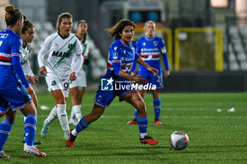 2023-11-26 - Schatzer of Sampdoria passes the ball during Serie A Femminile match between Sampdoria Women and Sassuolo Femminile at Stadio Seilvio Piola, Vercelli - UC SAMPDORIA VS US SASSUOLO - ITALIAN SERIE A WOMEN - SOCCER