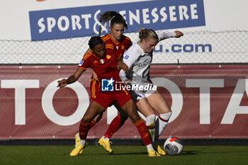 2023-12-10 - Eseosa Aigbougun of A.S. Roma Women and Guony Arnadottir of A.C. Milan Femminile during the 10th day of the Serie A Championship between A.S. Roma Women vs A.C. MIlan on 10 December 2023 at the Tre Fontane Stadium in Rome, Italy. - AS ROMA VS AC MILAN - ITALIAN SERIE A WOMEN - SOCCER