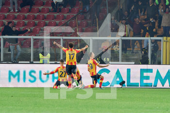 2023-01-04 - Gabriel Strefezza (US Lecce) celebrates after scoring a goal with teammates - US LECCE VS SS LAZIO - ITALIAN SERIE A - SOCCER