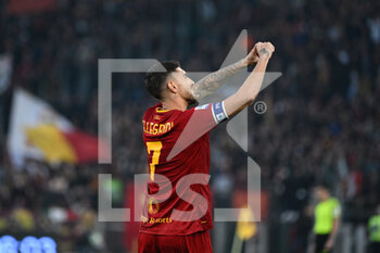 2023-01-04 - Lorenzo Pellegrini (AS Roma) celebrates after scoring the goal 1-0 during the Italian Football Championship League A 2022/2023 match between AS Roma vs Bologna FC at the Olimpic Stadium in Rome  on 04 Januaryr 2023. - AS ROMA VS BOLOGNA FC - ITALIAN SERIE A - SOCCER