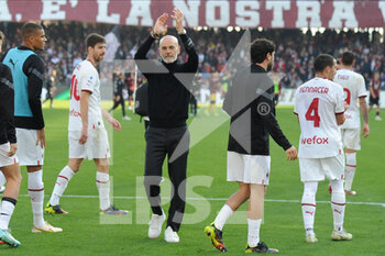 2023-01-04 - Stefano Pioli Coach of AC Milan thank the fans at the end of the match during the friendly football match US Salernitana 1919 v AC Milan   at Arechi stadium  - US SALERNITANA VS AC MILAN - ITALIAN SERIE A - SOCCER