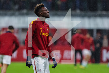2023-01-08 - Tammy Abraham of AS Roma warms up during Serie A 2022/23 football match between AC Milan and AS Roma at San Siro Stadium, Milan, Italy on January 08, 2023 - AC MILAN VS AS ROMA - ITALIAN SERIE A - SOCCER