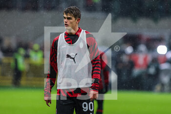 2023-01-08 - Charles De Ketelaere of AC Milan warms up during Serie A 2022/23 football match between AC Milan and AS Roma at San Siro Stadium, Milan, Italy on January 08, 2023 - AC MILAN VS AS ROMA - ITALIAN SERIE A - SOCCER