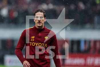 2023-01-08 - Nicolo Zaniolo of AS Roma warms up during Serie A 2022/23 football match between AC Milan and AS Roma at San Siro Stadium, Milan, Italy on January 08, 2023 - AC MILAN VS AS ROMA - ITALIAN SERIE A - SOCCER