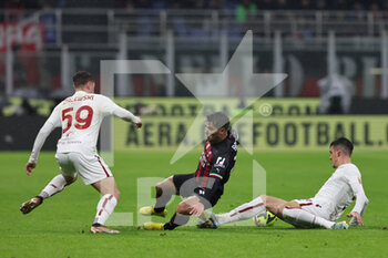 2023-01-08 - Brahim Diaz of AC Milan competes for the ball with Lorenzo Pellegrini of AS Roma and Nicola Zalewski of AS Roma uring Serie A 2022/23 football match between AC Milan and AS Roma at San Siro Stadium, Milan, Italy on January 08, 2023 - AC MILAN VS AS ROMA - ITALIAN SERIE A - SOCCER